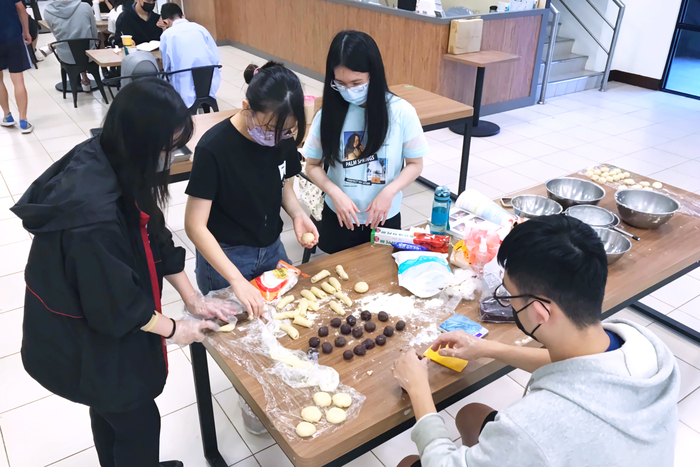 「健康餐飲與美食鑑賞 」帶學生學習如何在生活中實踐健康飲食。