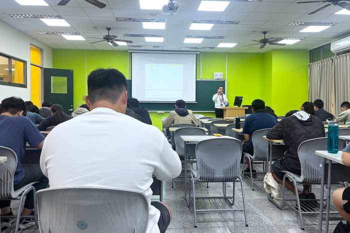 本校金融職訓處與產學合作夥伴台灣人壽合作辦理壽險證照輔導課程